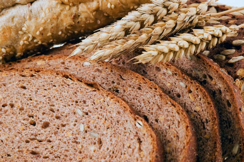 Choosing whole grain bread resized