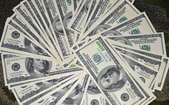 ڈالر کی اونچی اڑان؛ غیر ملکی قرضوں میں 345 ارب روپے کا اضافہ