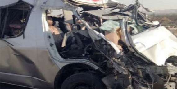 نوری آباد میں مسافرکوچ اور ٹرک کے درمیان تصادم