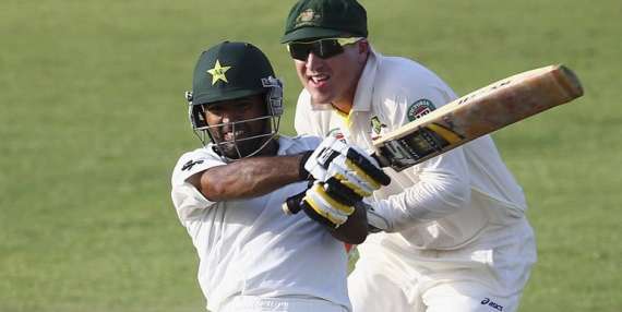 آسٹریلیا کے خلاف پاکستان کرکٹ ٹیم کی بیٹنگ جاری