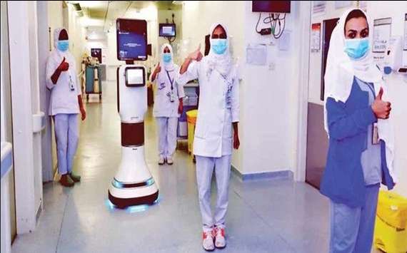 کرونا وائرس کے مریضوں کی دیکھ بھال کا کام روبوٹ نے شروع کردیا
