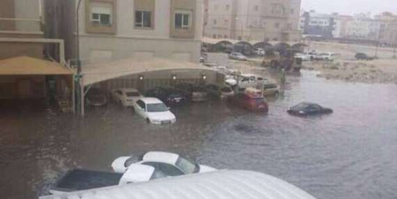 کویت میں طوفانی بارش کا سلسلہ جاری ، نظام زندگی بری طرح متاثر