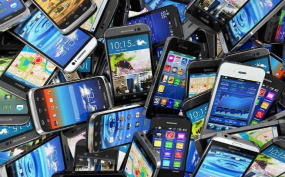 اوورسیزپاکستانیوں کوایک موبائل فون سیٹ بغیرڈیوٹی لانےکی اجازت دینےپرغور