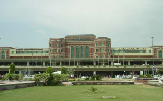 علامہ اقبال انٹرنیشنل ایئرپورٹ پر فائرنگ ،2 افراد جاں بحق اور 3 زخمی 