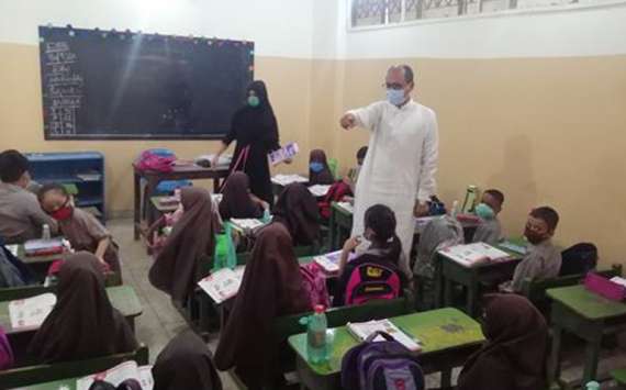 مدرسہ اسلامیہ اسکول نمبر 3 کے کلاس روم میں سماجی فاصلہ کا فقدان