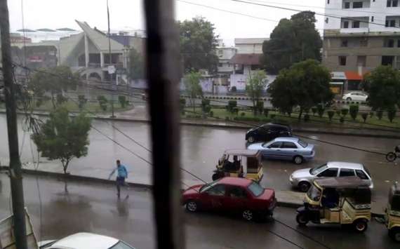 کراچی میں صبح سویرے بارش،شہرمیں ٹھنڈی ہواؤں کا ڈیرہ