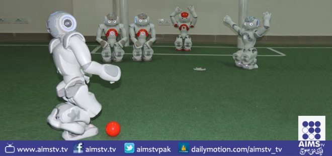پاکستانی طلباء کے بنائے ہوئے روبوٹ فٹبالرز