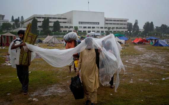 اسلام آبادمیں بارش، دھرنےدینےوالوں کی مشکلات میں اضافہ