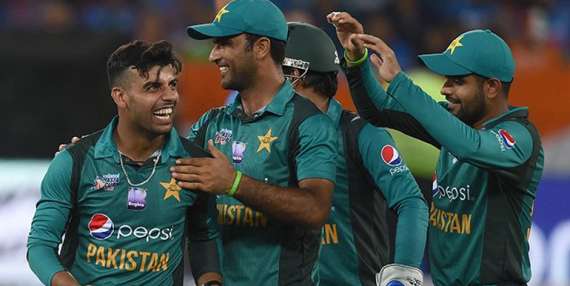 آسٹریلیا ٹیسٹ سیریز کےلئے پاکستان کرکٹ ٹیم دبئی میں