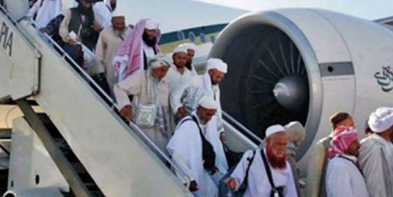 سعودی عرب سے پہلی حج پرواز329 حجاج کو لے کر لاہور پہنچ گئی