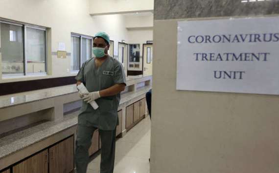 کورونا وائرس کا شکار پہلا مریض صحت یابی کے بعد اسپتال سے ڈسچارج