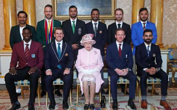 ورلڈکپ 2019، کرکٹ ٹیموں کے کپتانوں کی ملکہ الزبتھ دوئم اورشہزادہ ہیری سےملاقات