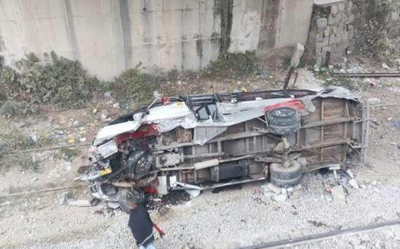 پکنک پرجانےوالی طالبات کی گاڑی ہولناک حادثےکاشکار
