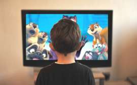 حدسےذیادہ ٹی وی دیکھنےکی عادت بچوں میں موٹاپےکی وجہ قرار