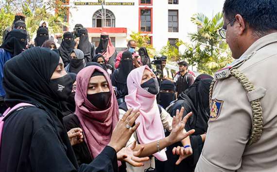 کرناٹک: حجاب اتارنےکےحکم نہ ماننے پر58طالبات کی رجسٹریشن معطل