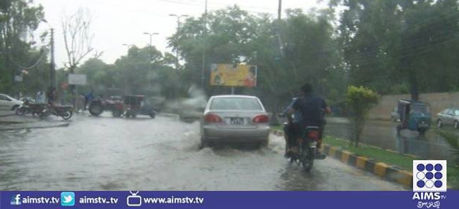 لاہور اور گردو نواح میں تیز ہواؤں کے ساتھ بارش، نظام زندگی متاثر