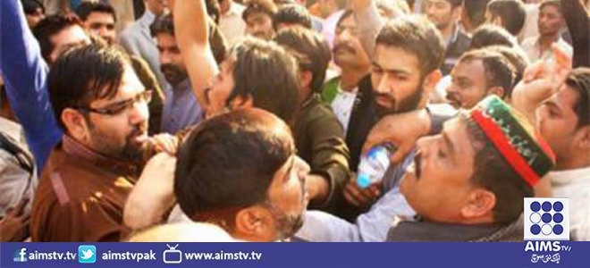 فیصل آباد میں احتجاج ،ن لیگ اور تحریک انصاف کے کارکن آمنے سامنے ، پولیس طلب، واٹر کینن پہنچا دی گئی