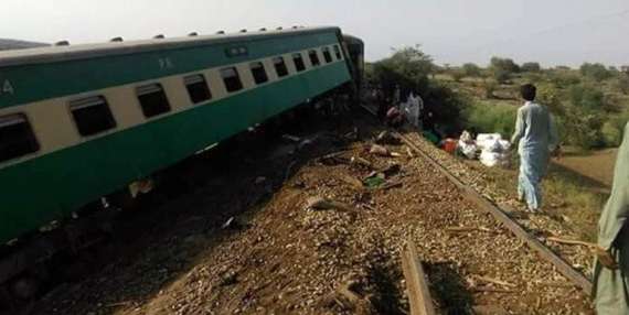 پشاور جانے والی ٹرین حادثے کاشکار
