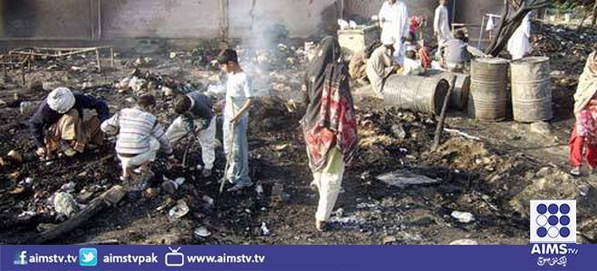 کراچی میں گلستان جوہر میں جھونپڑیوں میں آگ لگ گئی-